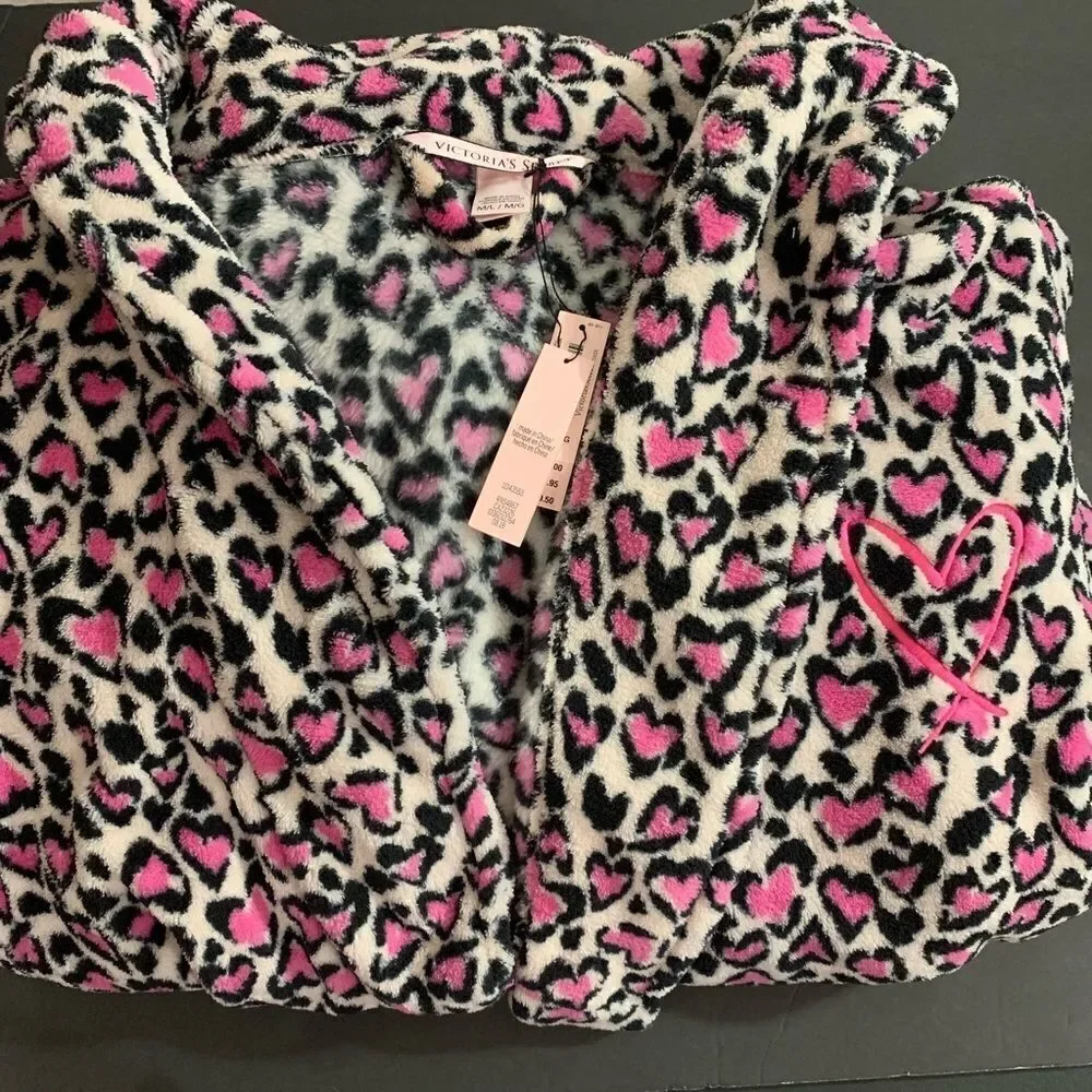 Victoria’s Secret cozy pink heart leopard robe M/L
